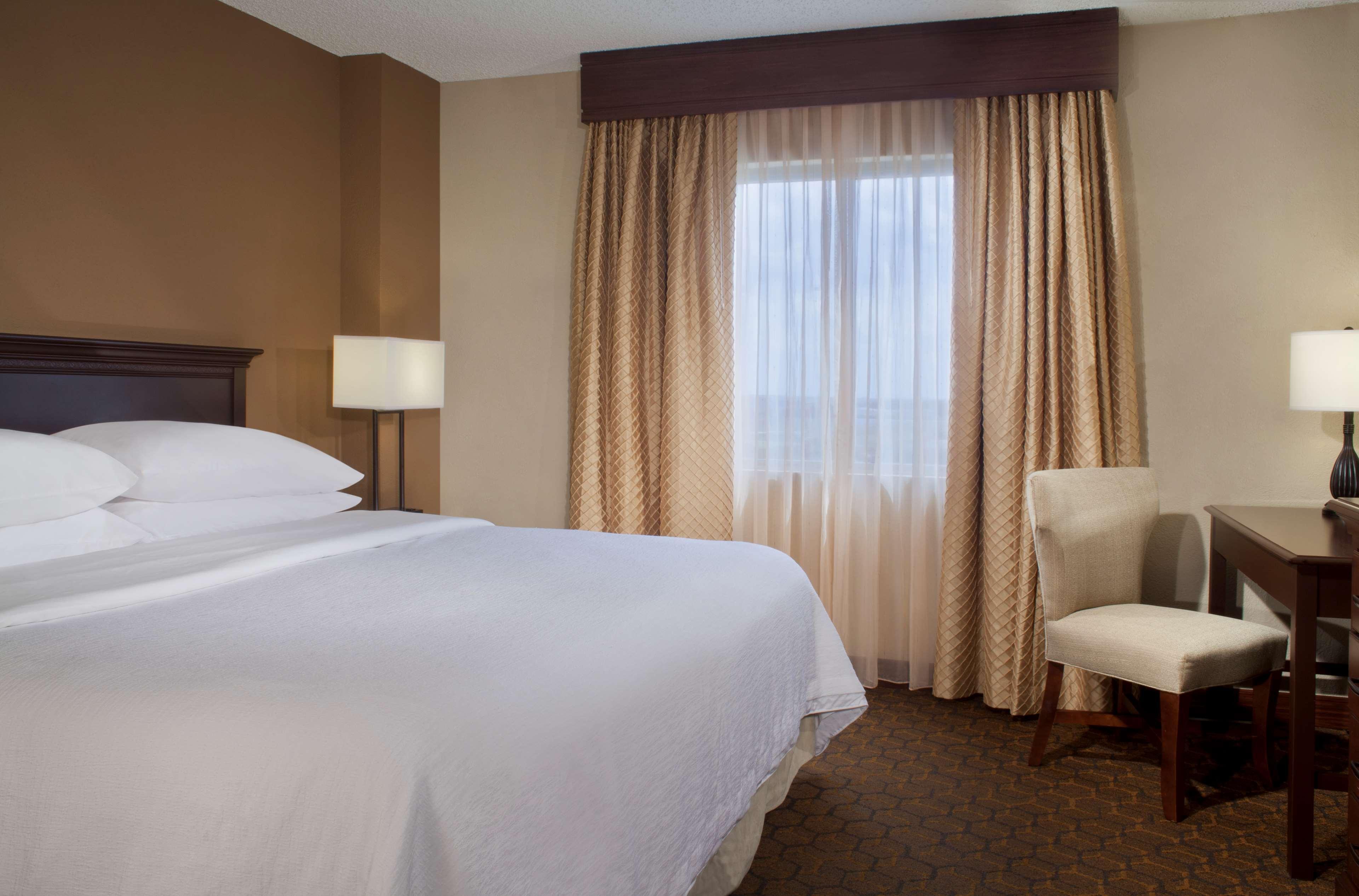 Embassy Suites By Hilton Austin - Arboretum — 8