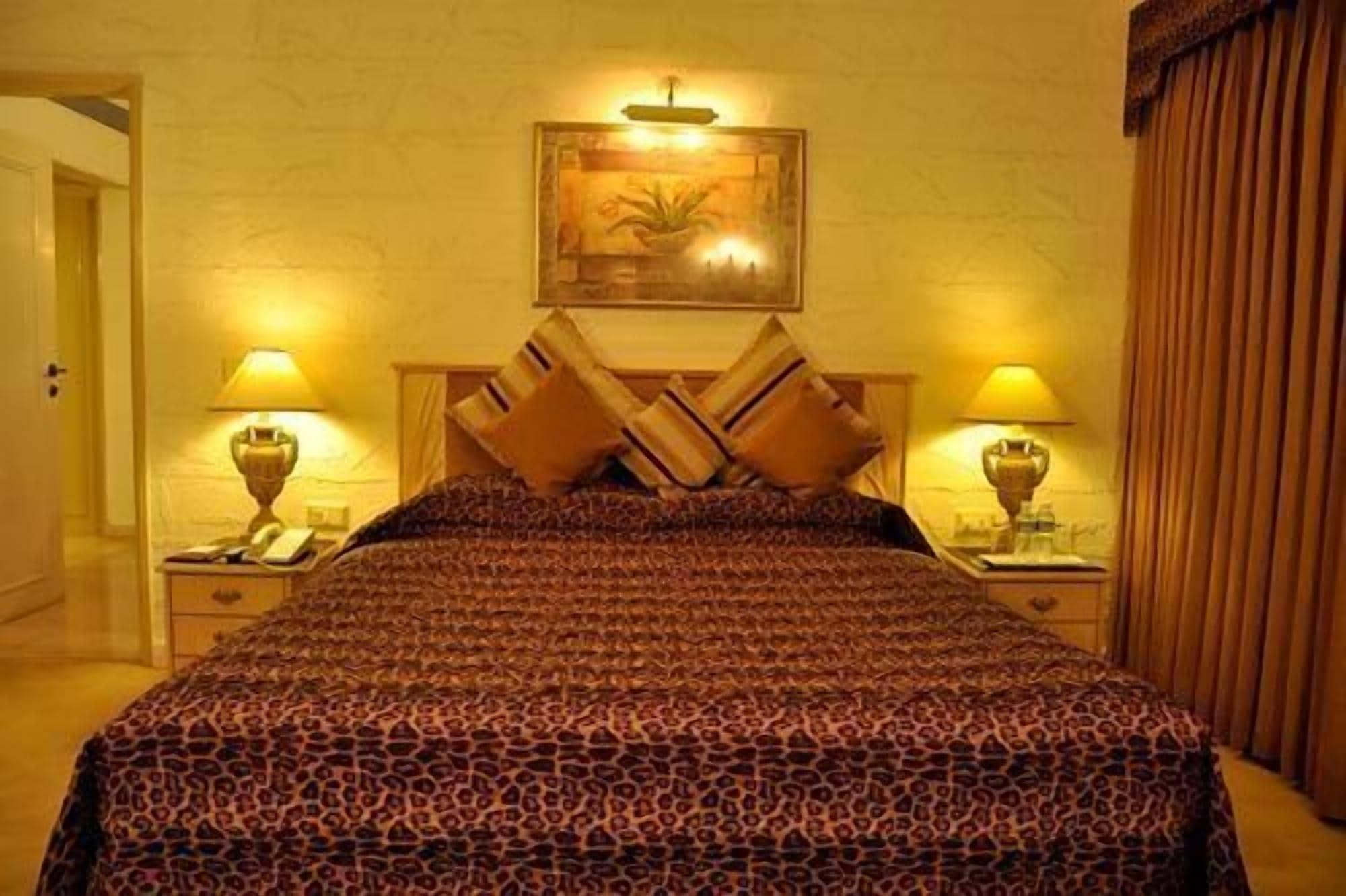 GOLDEN PALMS SPA — 4