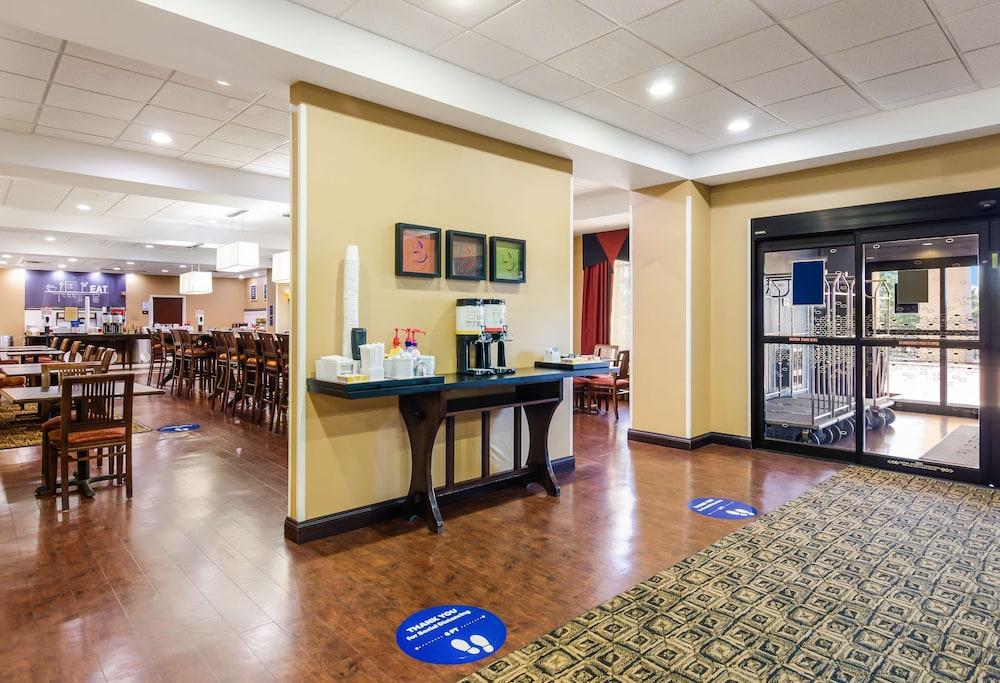 Hampton Inn Galax — 4