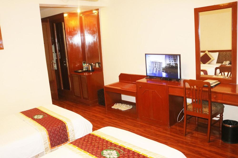 Central Hotel — 9