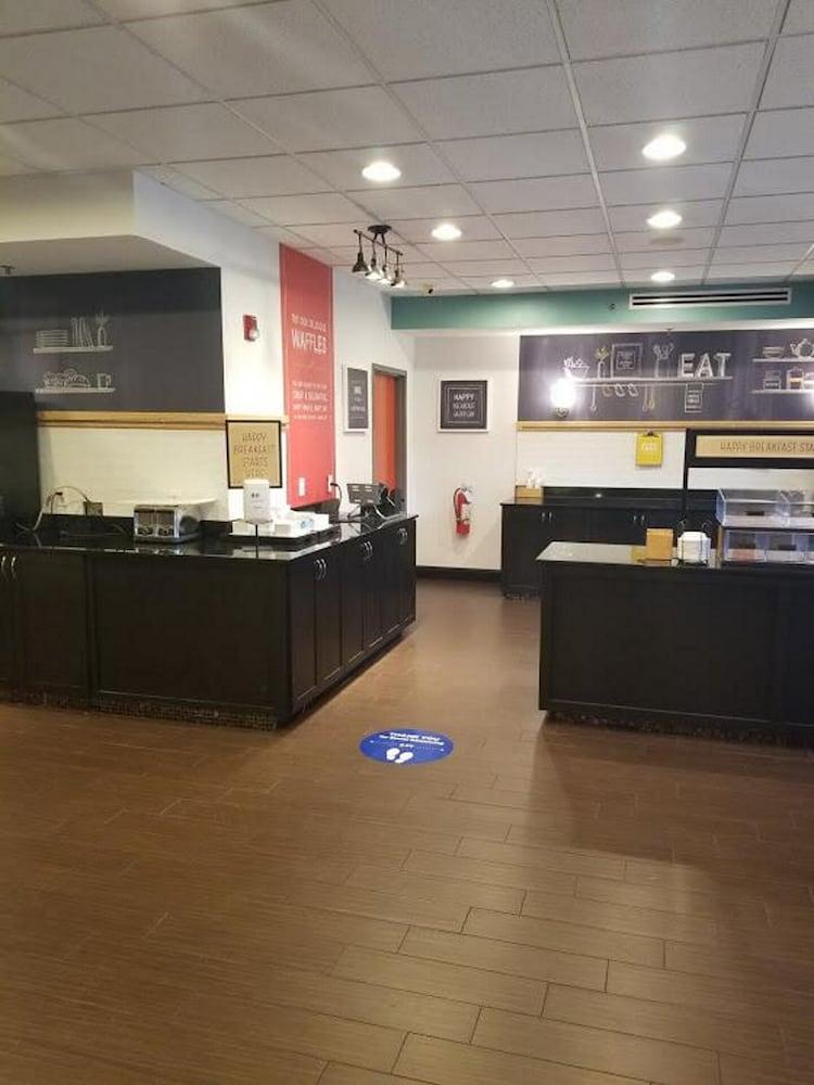 Hampton Inn Henderson — 5