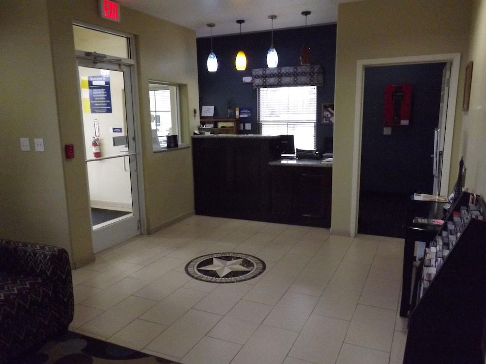 Days Inn Kilgore. — 3