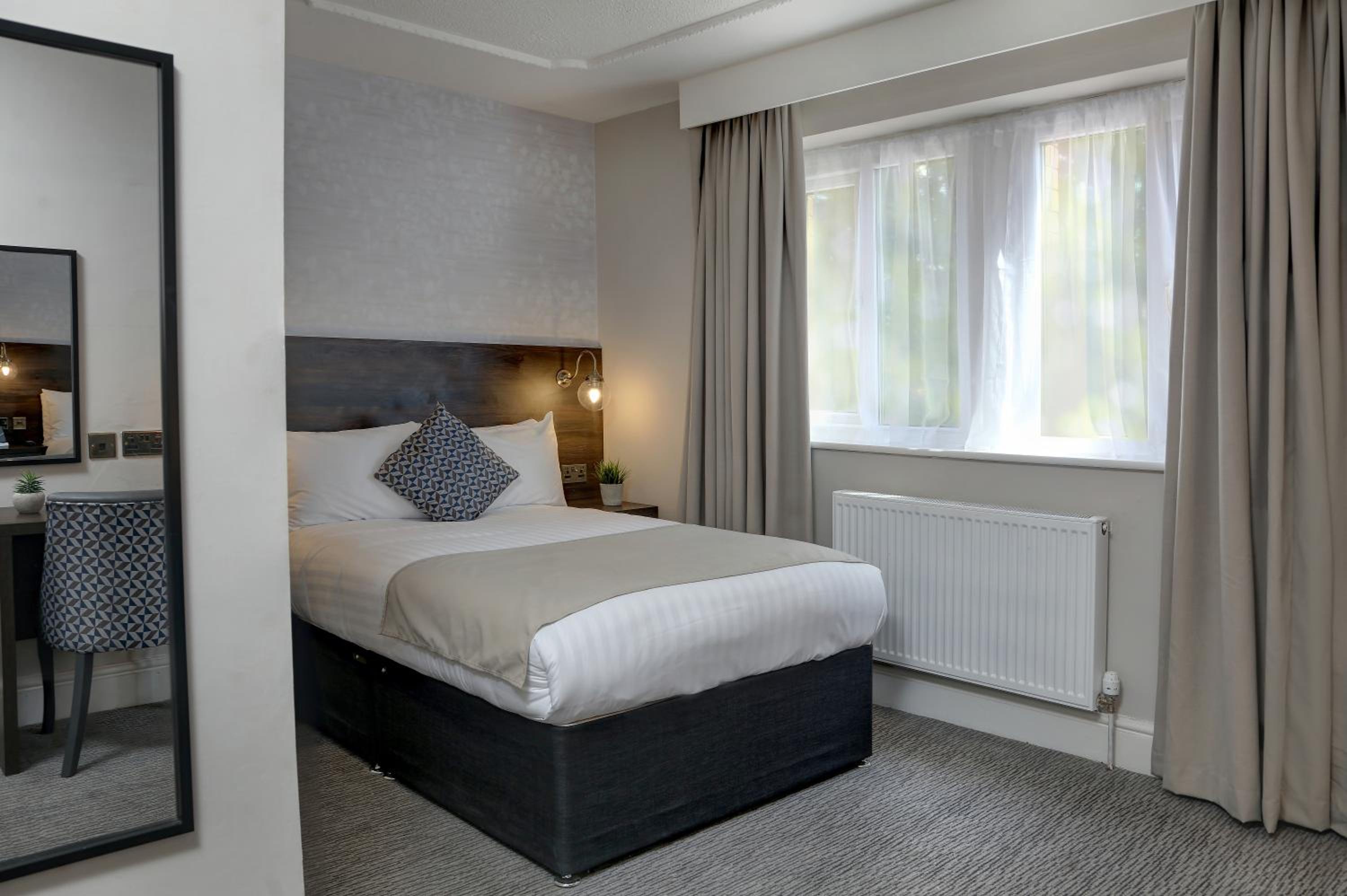 Trafford Hall Hotel Manchester, Trademark Collection by Wyndham — 9