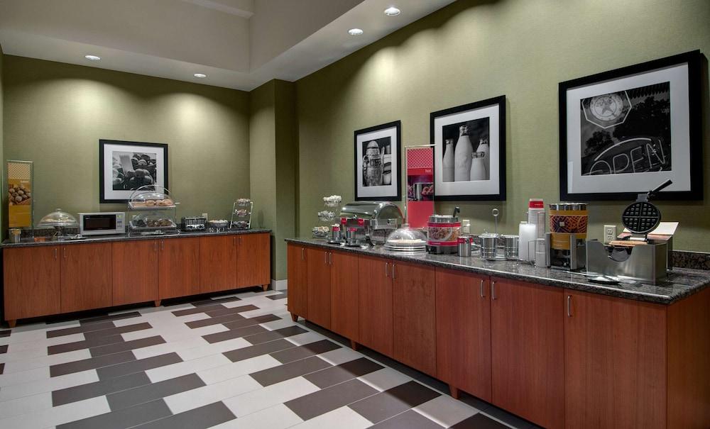 HAMPTON INN AND SUITES ASTORIA — 7