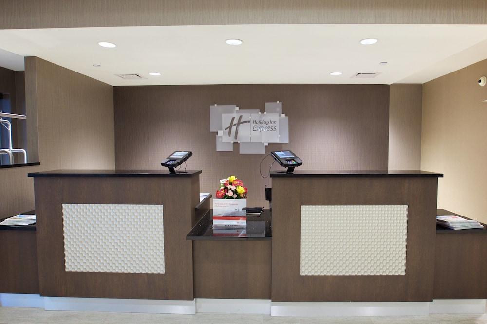 Holiday Inn Express Fargo SW - I-94 Medical Center — 7