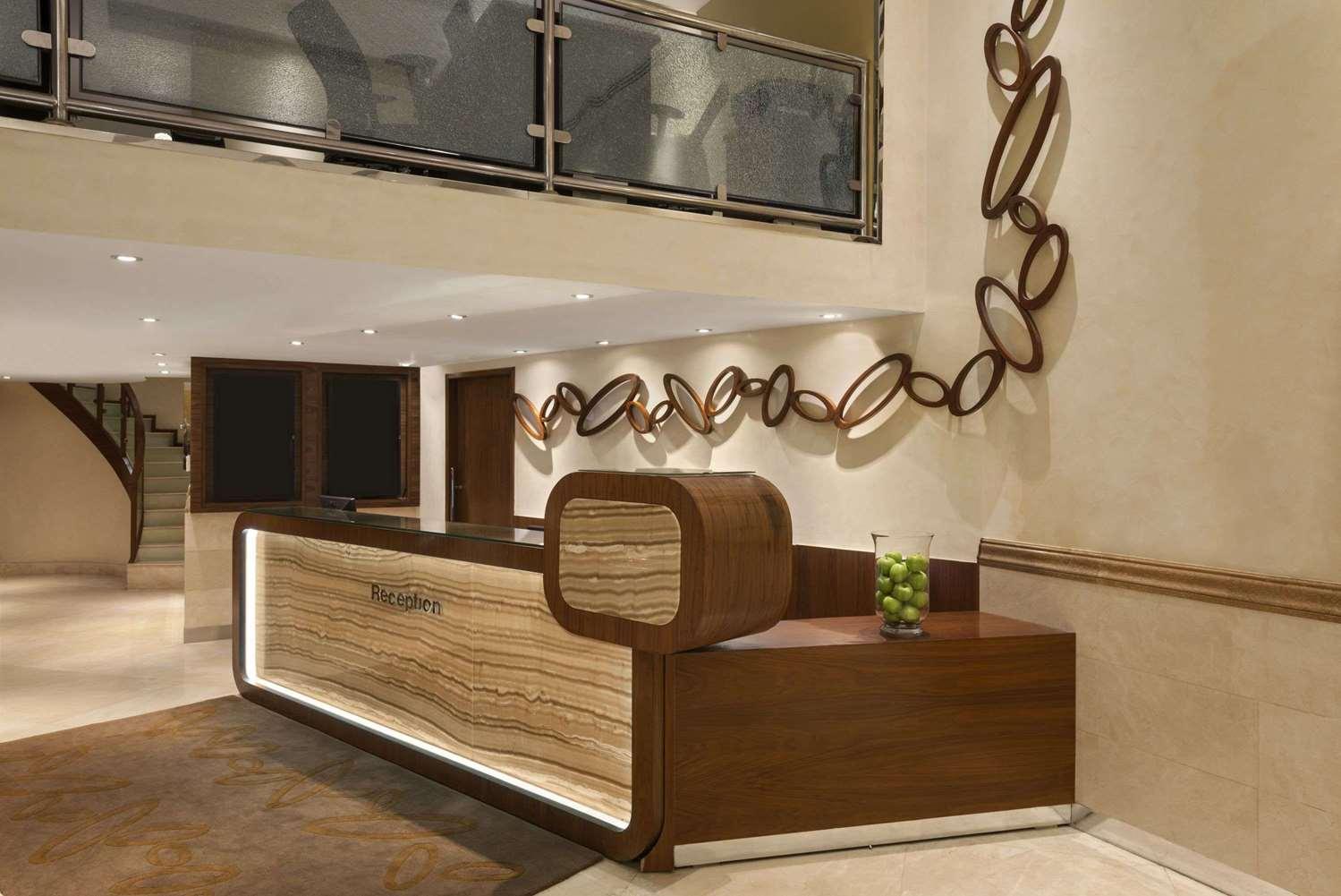 Howard Johnson by Wyndham Abu Dhabi — 5