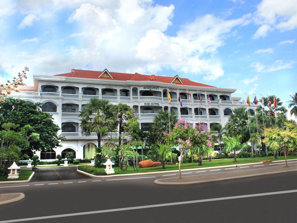 REE HOTEL 98558 — 2