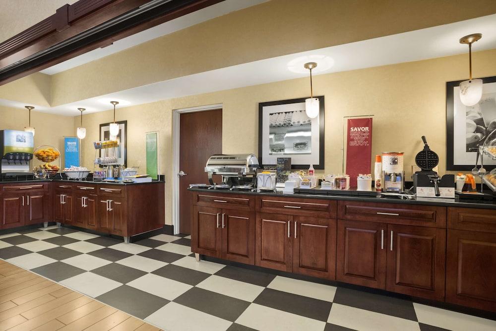 Hampton Inn Forrest City — 7