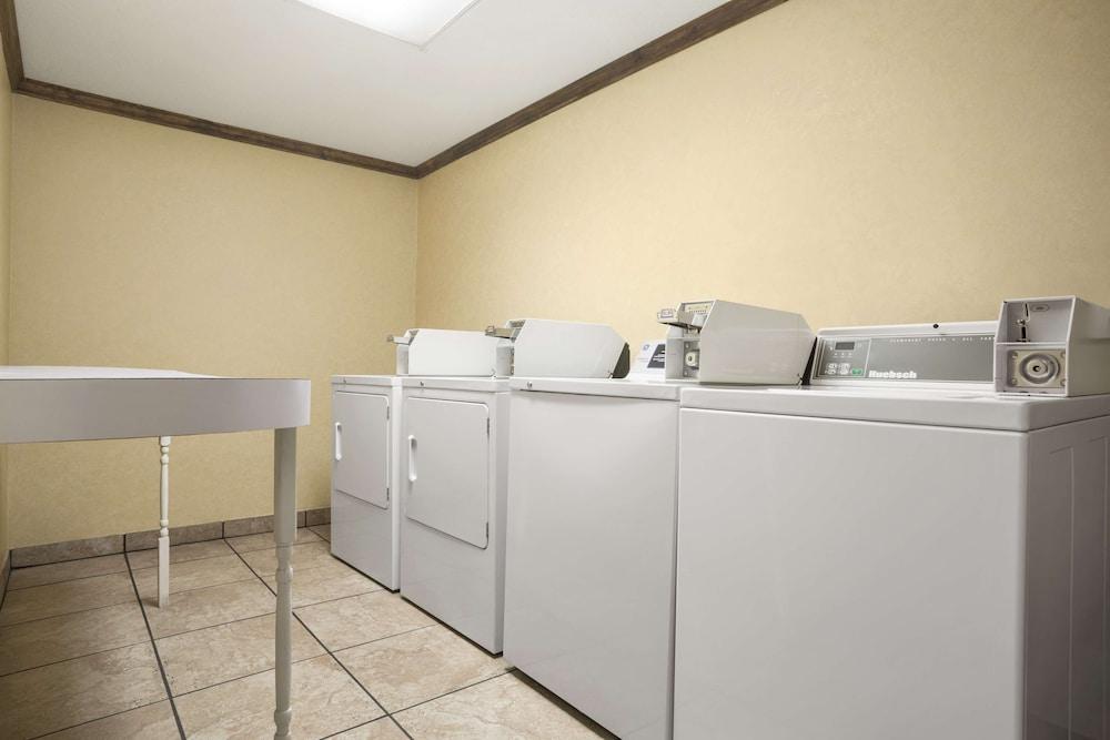 Hampton Inn Forrest City — 6