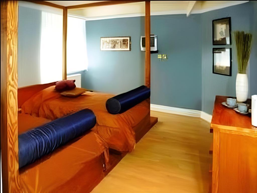 The Hunting Lodge - Restaurant with rooms — 7