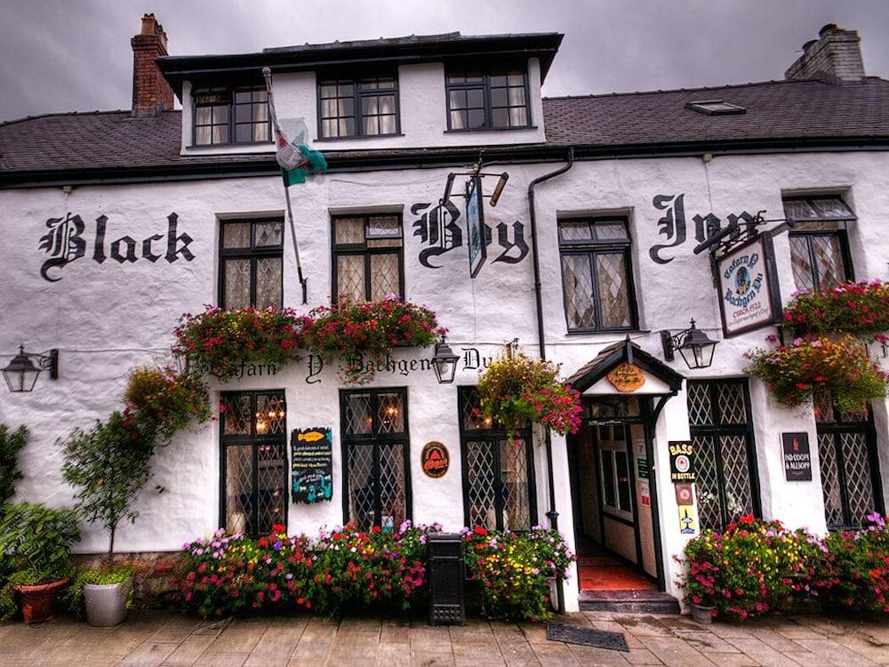 BLACK BOY INN — 5