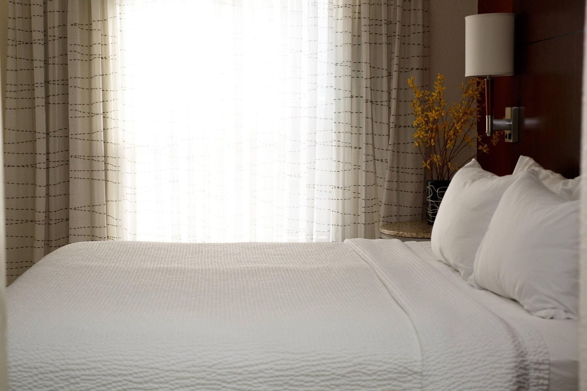 MainStay Suites Appleton Airport - Fox River Mall Area — 6