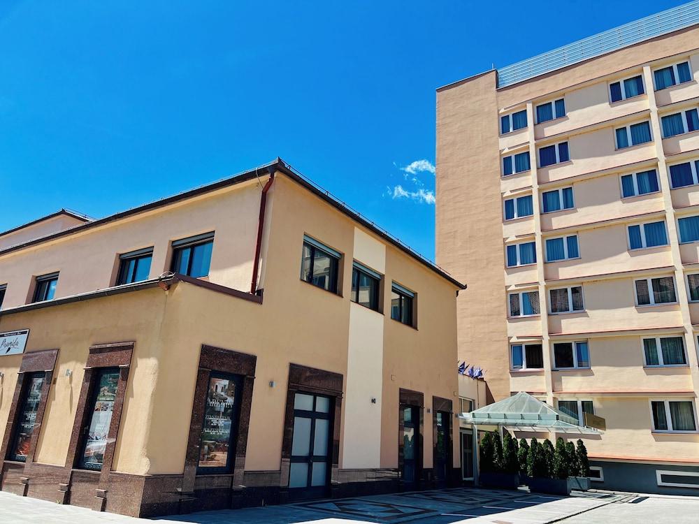 Hotel Piramida 941765