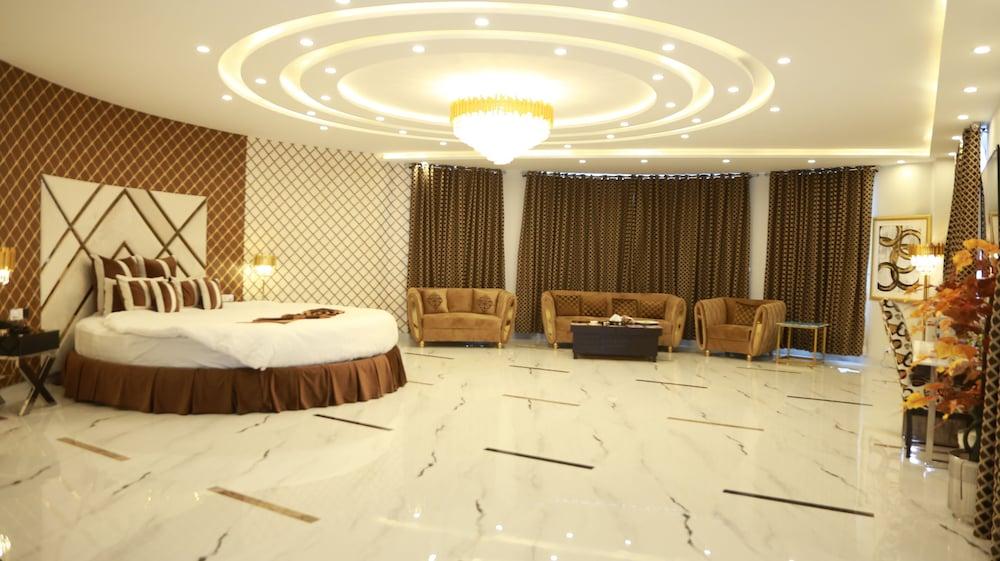 Hilton Suites (Local) 1004535 — 8
