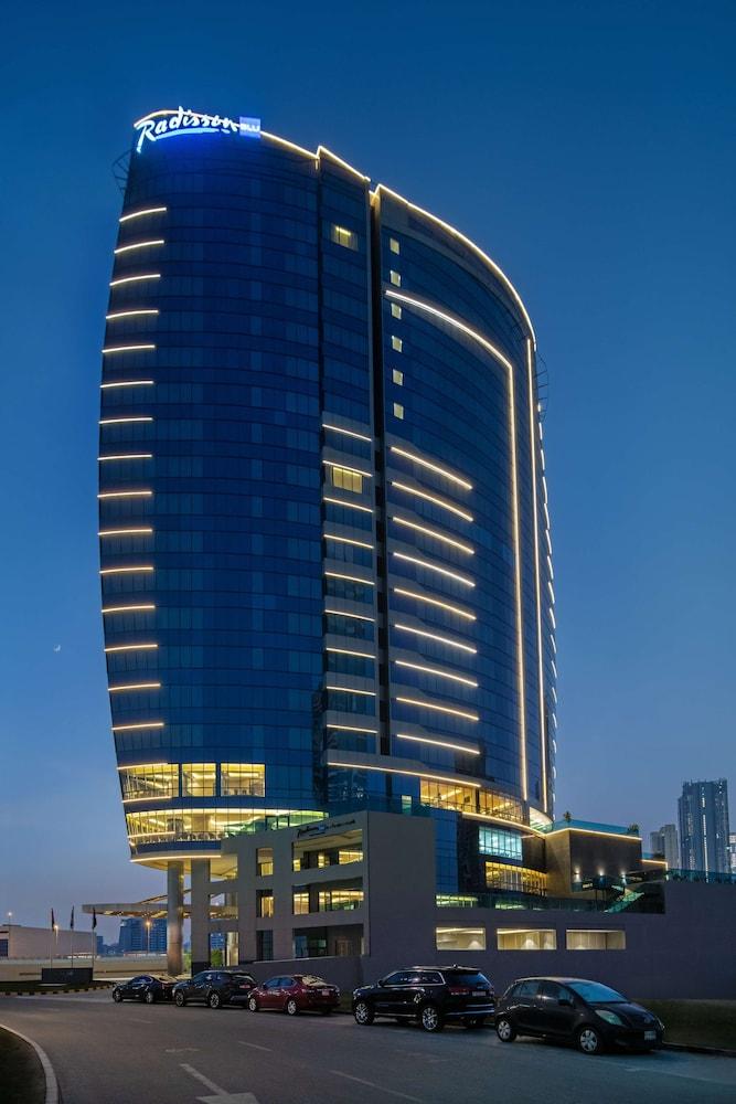 Radisson Blu Dubai Canal View — 2