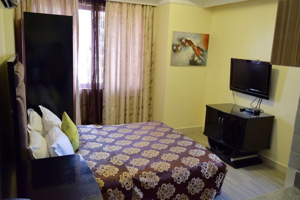New Avon Hotel — 5