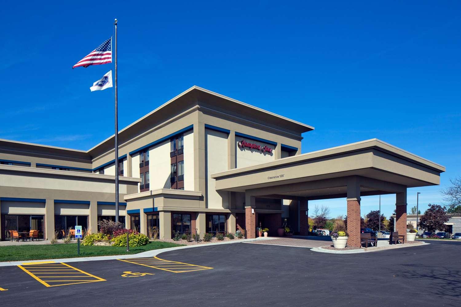 Hampton Inn Milwaukee/Brookfield — 7