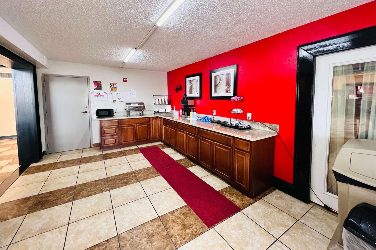 Econo Lodge Ardmore, OK — 5
