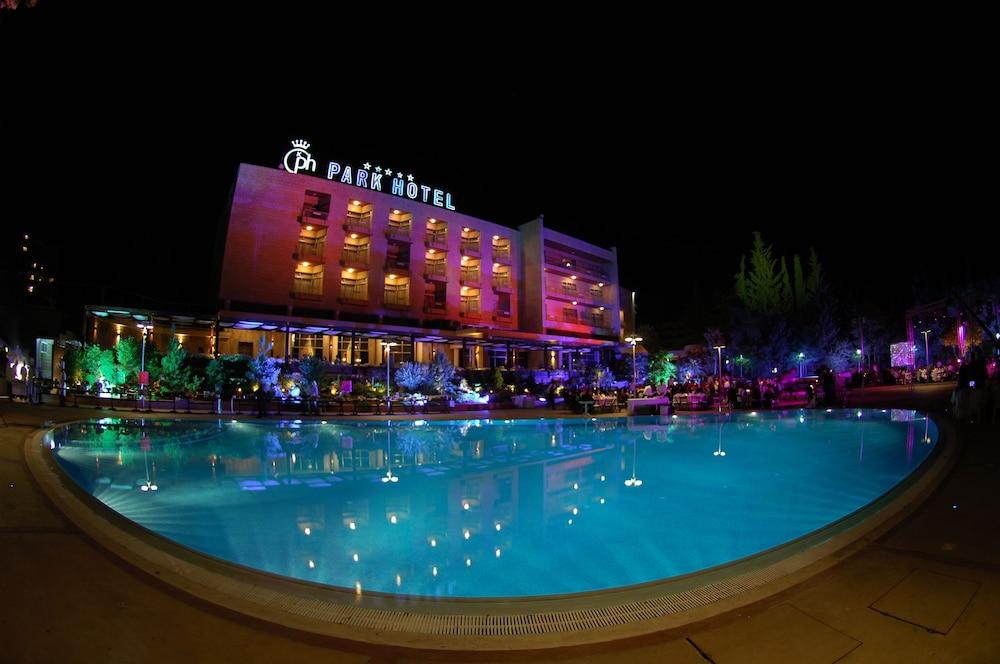 CHTAURA PARK HOTEL 16904