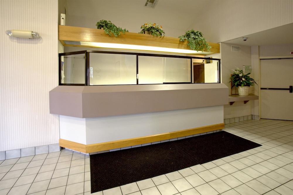Americas Best Value Inn Addison Dallas — 7