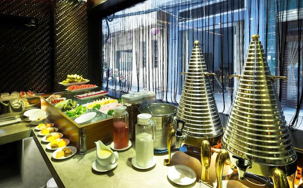 A&EM Hotel 8A Thai Van Lung — 4