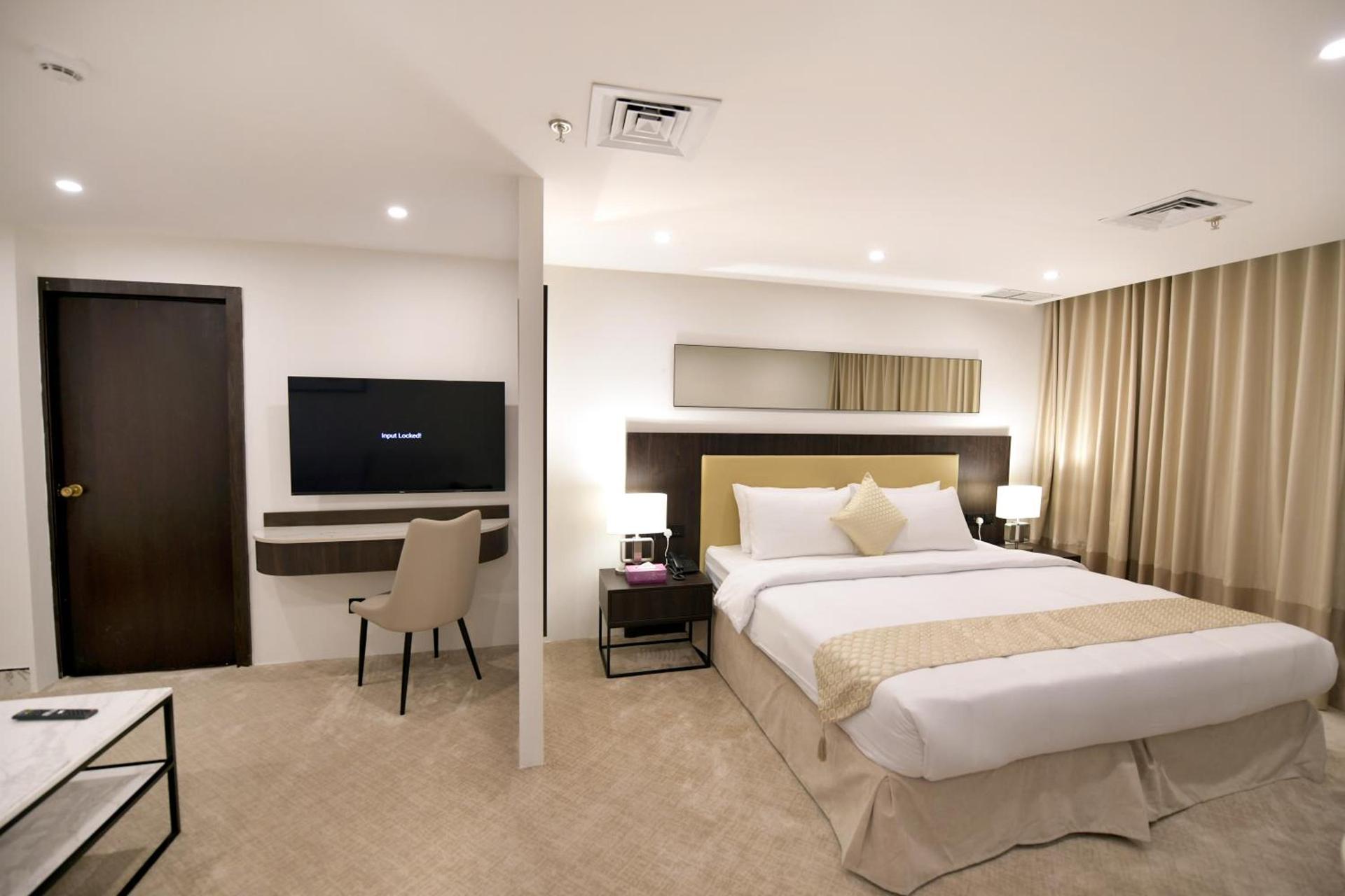 Carlton Tower Hotel — 7