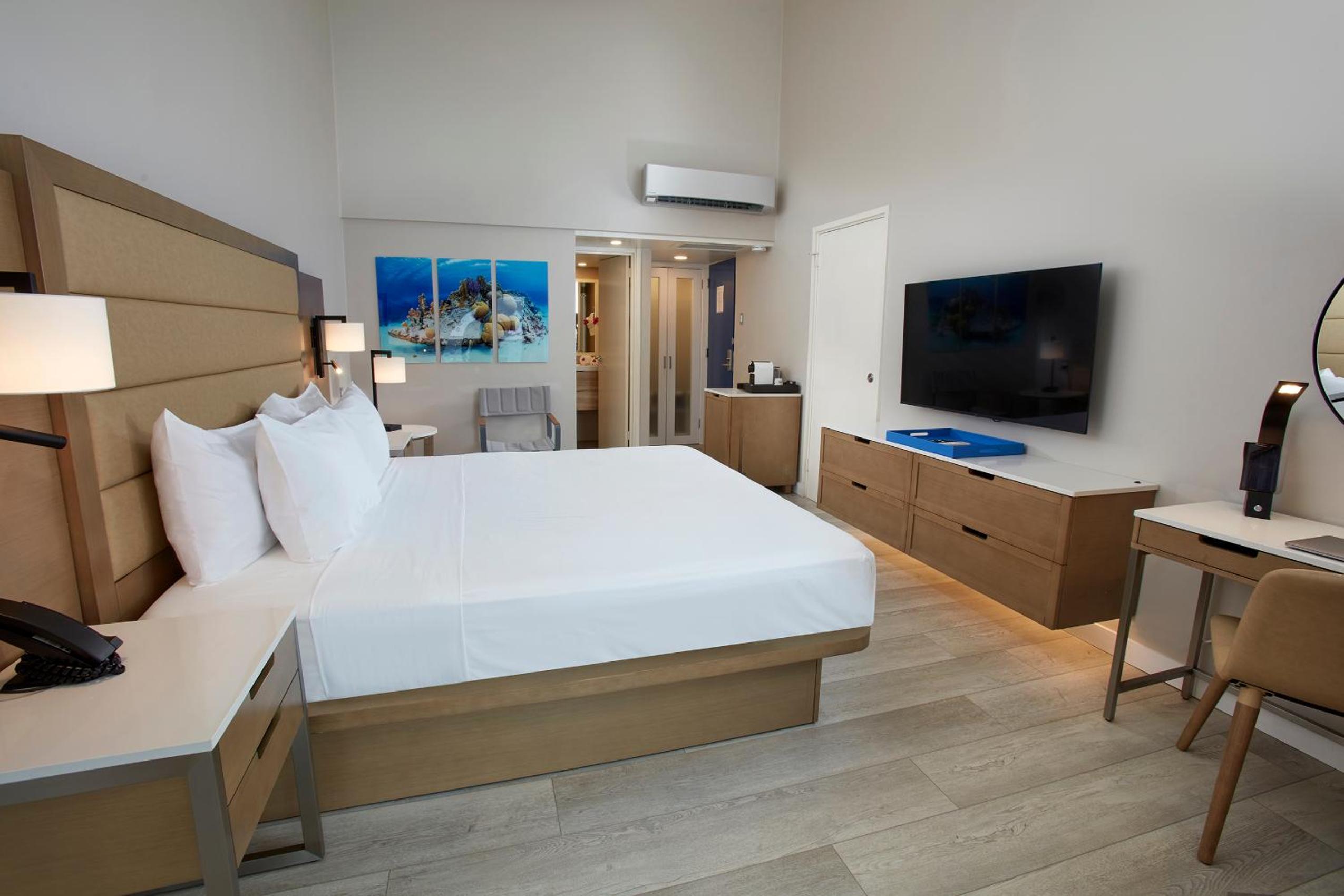 Divi Flamingo Beach Resort — 9