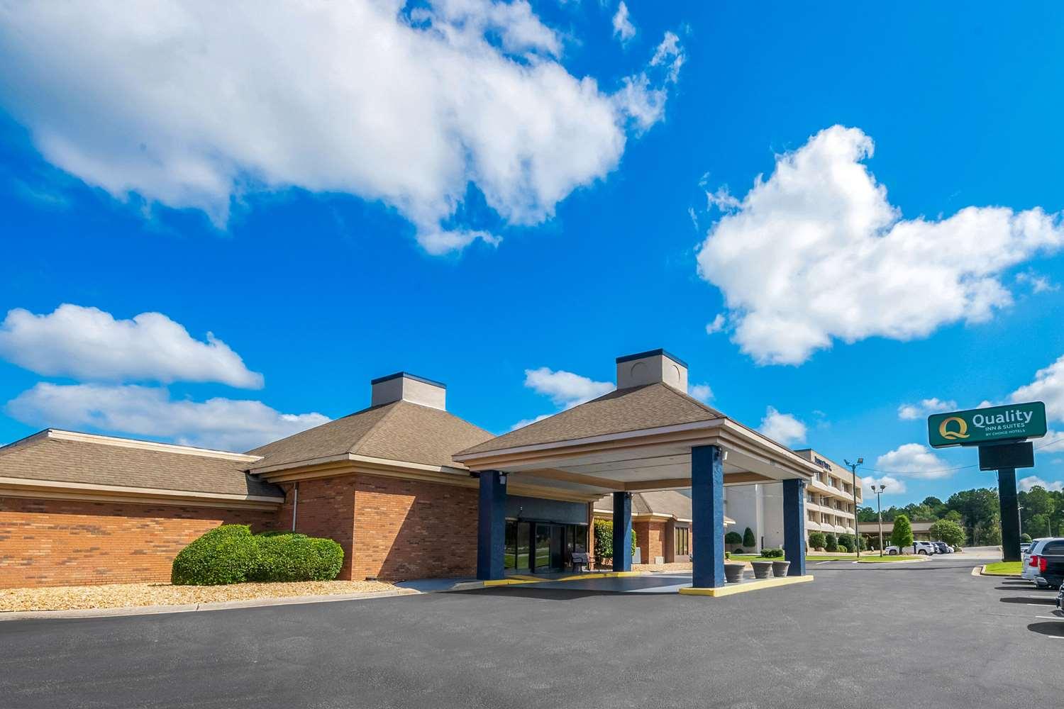 Quality Inn and Suites Fayetteville I-95, NC — 4