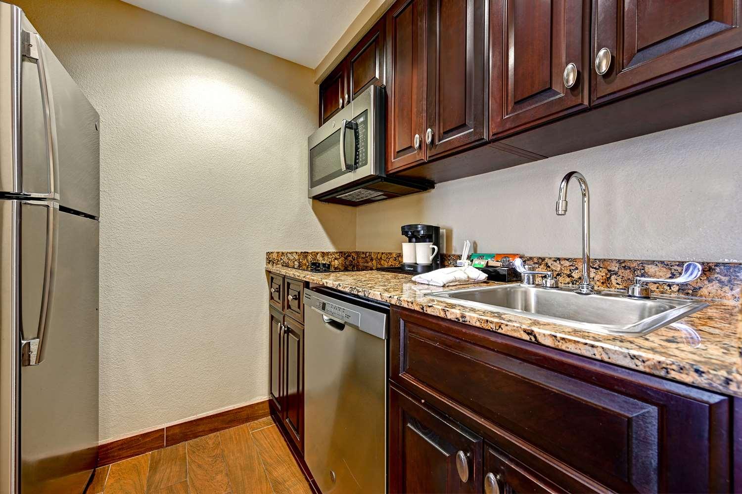 Homewood Suites by Hilton Albuquerque Airport — 6