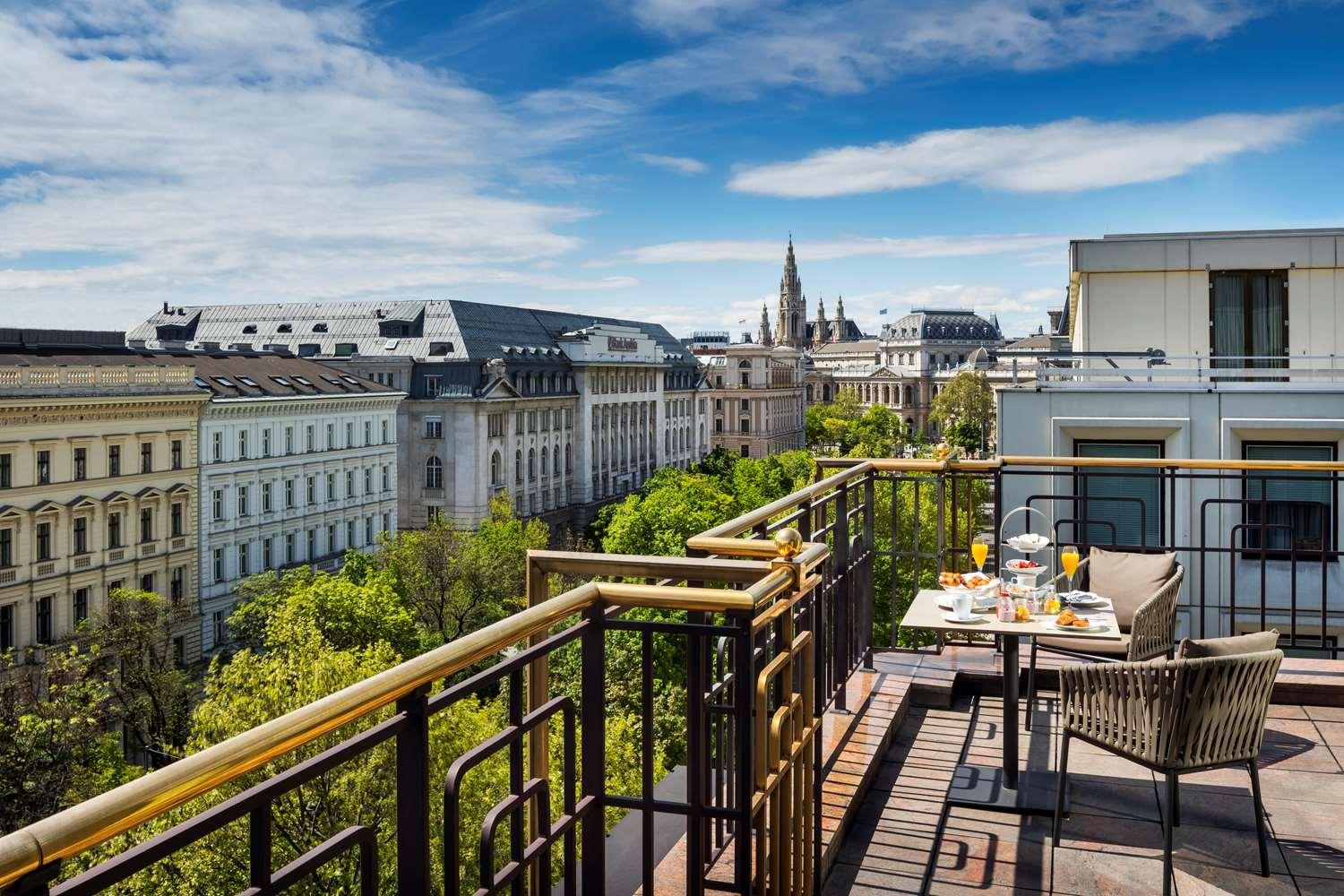 HILTON VIENNA PLAZA 2314 — 3