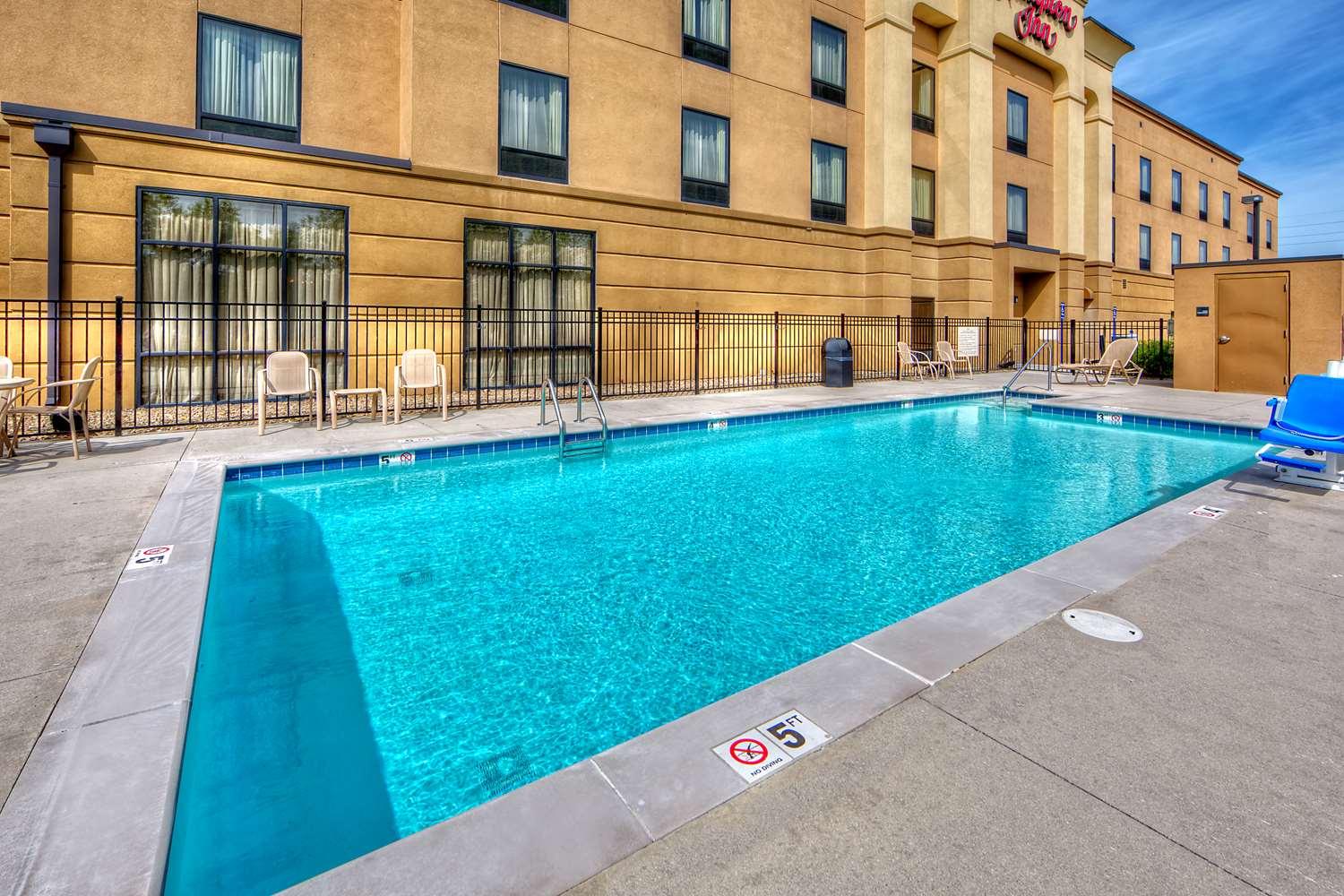 Hampton Inn Crossville — 4