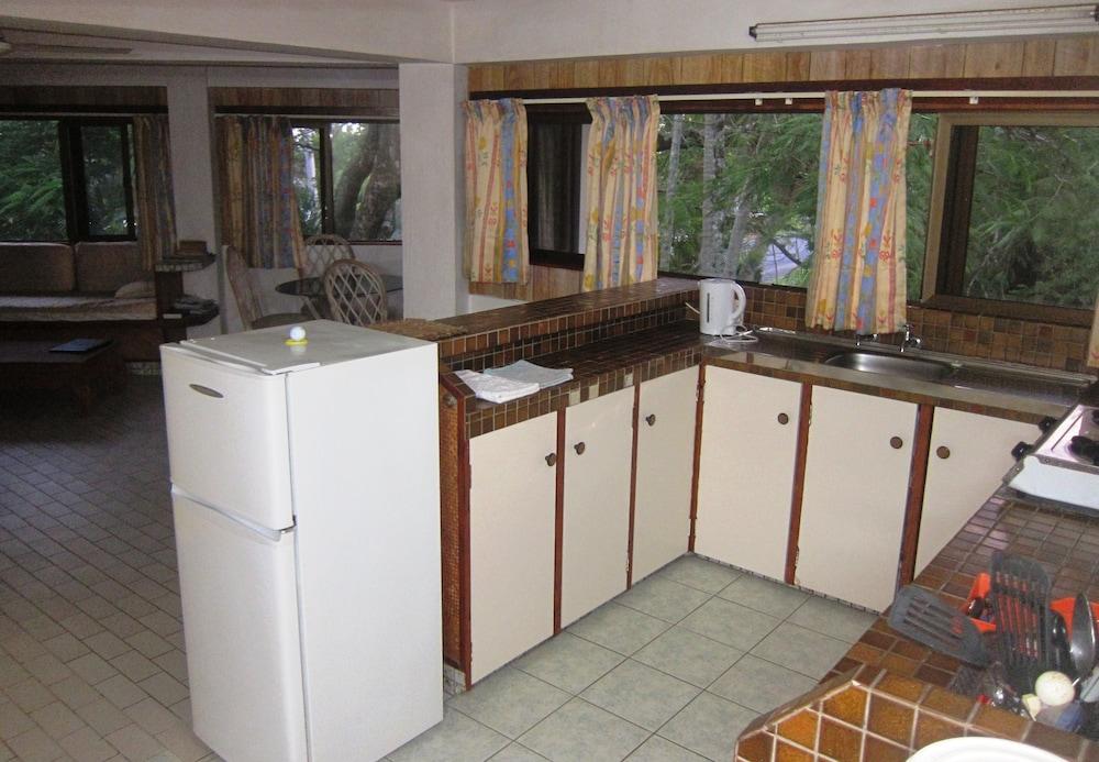 Raina Beach Apartments — 9