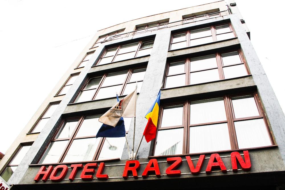 RAZVAN HOTEL