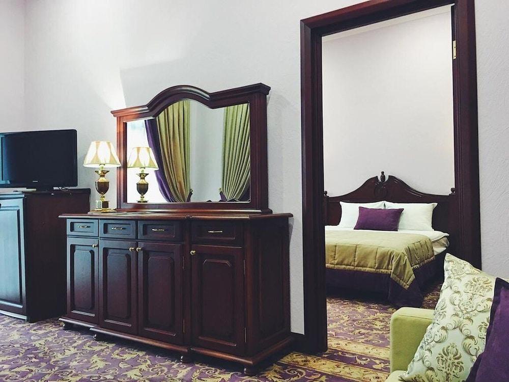 METROPOL HOTEL — 6