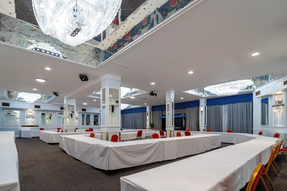 Sachas Hotel Manchester — 9