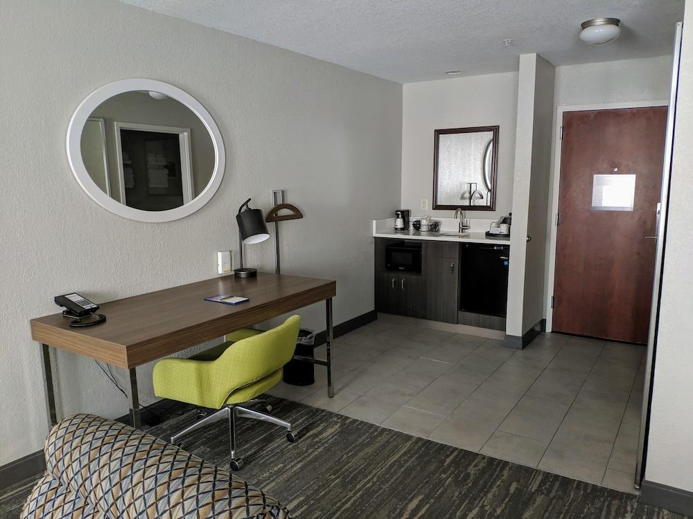 Hampton Inn & Suites Colorado Springs-Air Force Academy-I-25 North — 8